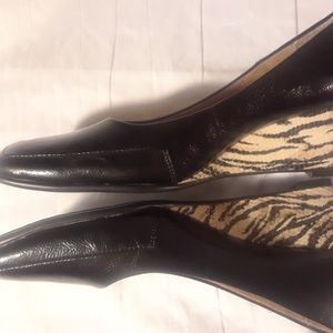 Aerosoles Black Leather Wedge w/Animal Print 8M